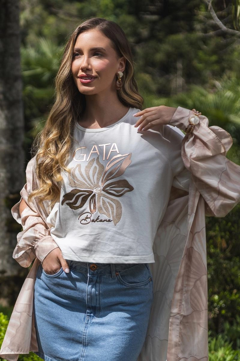 Blusa Gata Bakana Manga Curta Estampada Feminina Off-white Produto Blusa Gata Bakana Manga Curta Estampada Feminina Off-white