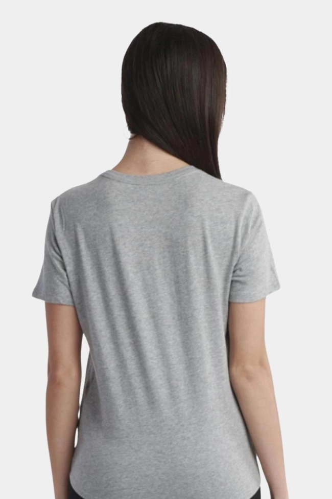 Blusa Nike Manga Curta Alongada Tee Club Feminina Cinza Produto Blusa Nike Manga Curta Alongada Tee Club Feminina Cinza