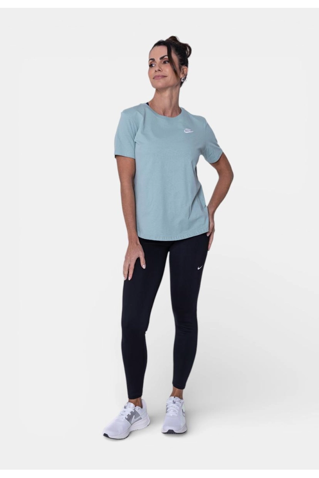 Blusa Nike Manga Curta Club Essentials Feminina Verde Claro Produto Blusa Nike Manga Curta Club Essentials Feminina Verde Claro