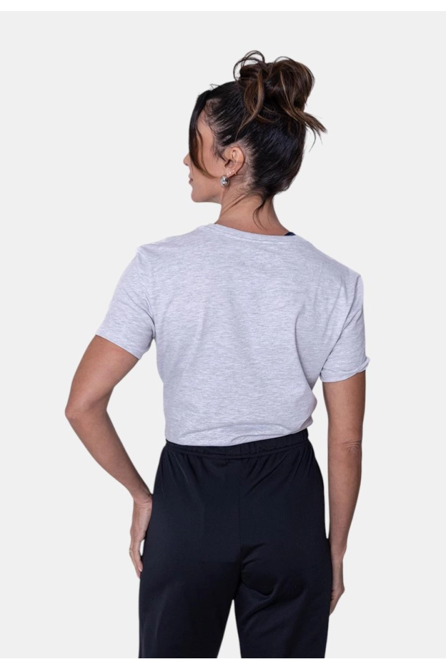 Produto Blusa Nike Manga Curta Essential Feminina Cinza