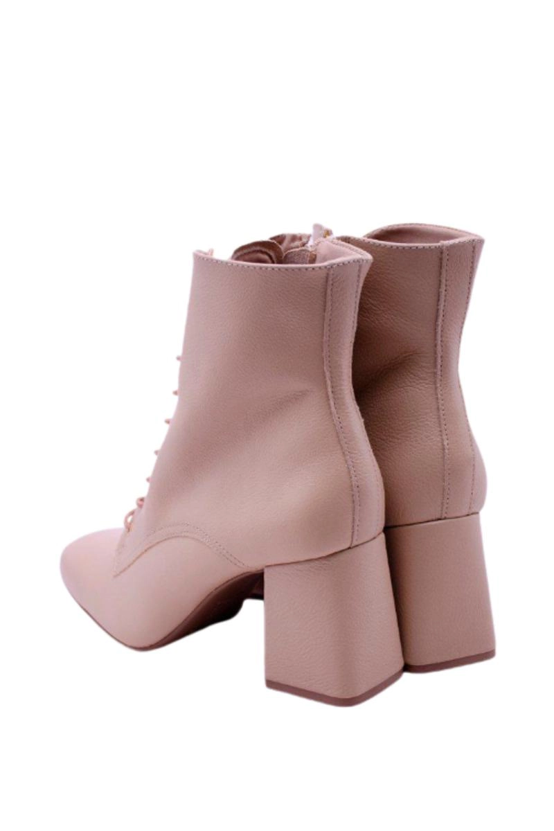 Bota Via Marte Couro Cano Curto Cadarço Feminina Trigo Produto Bota Via Marte Couro Cano Curto Cadarço Feminina Trigo