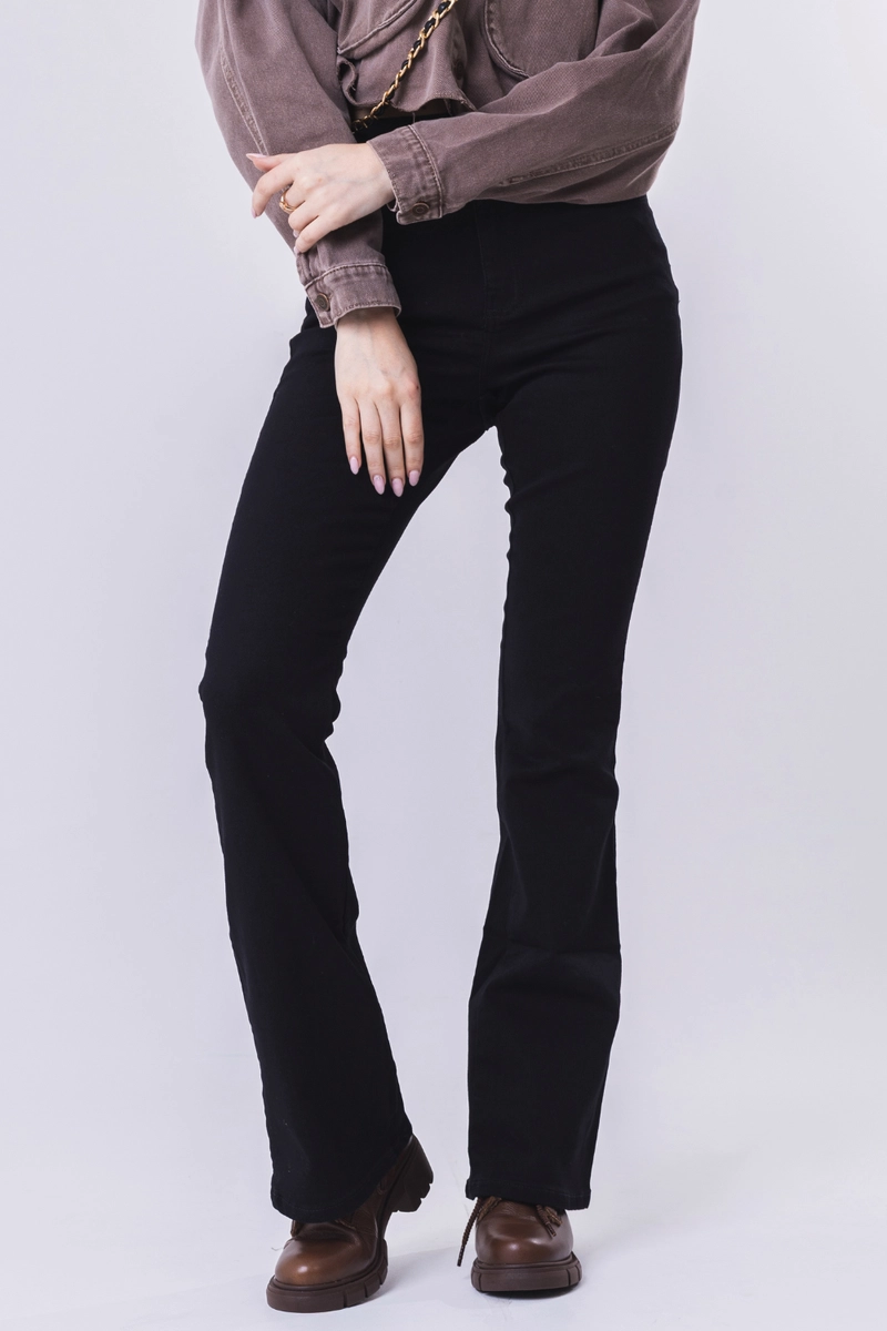 Calça Max Denim Sarja Flare Feminina Preta Produto Calça Max Denim Sarja Flare Feminina Preta
