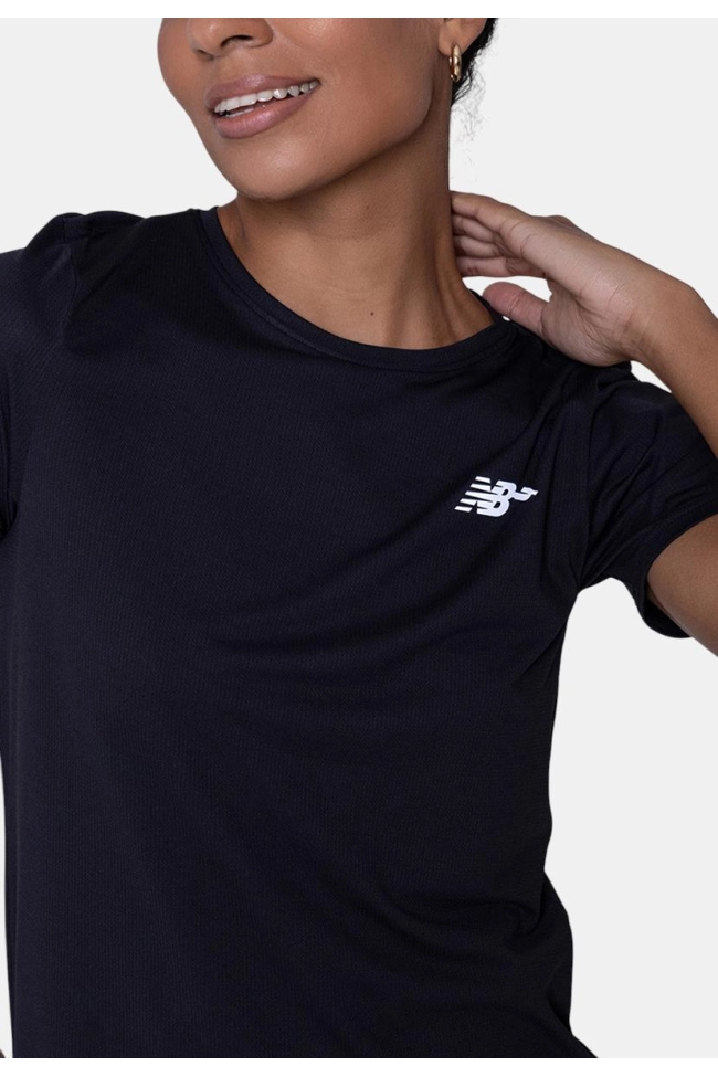 Produto Camiseta New Balance Sports Essentials Feminina Preta