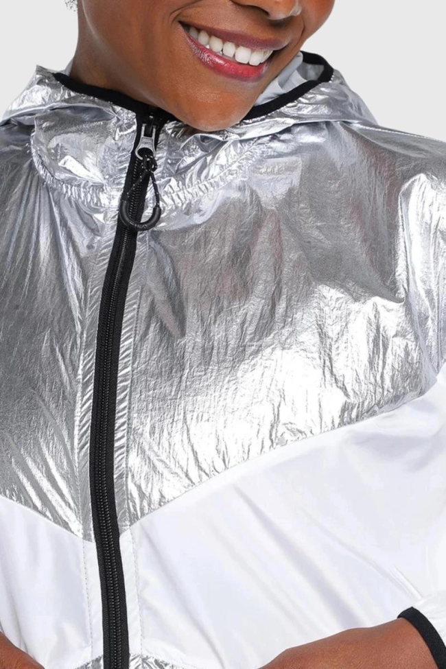 Jaqueta Fila Metalizada Corta Vento Feminina Prata e Branca Produto Jaqueta Fila Metalizada Corta Vento Feminina Prata e Branca