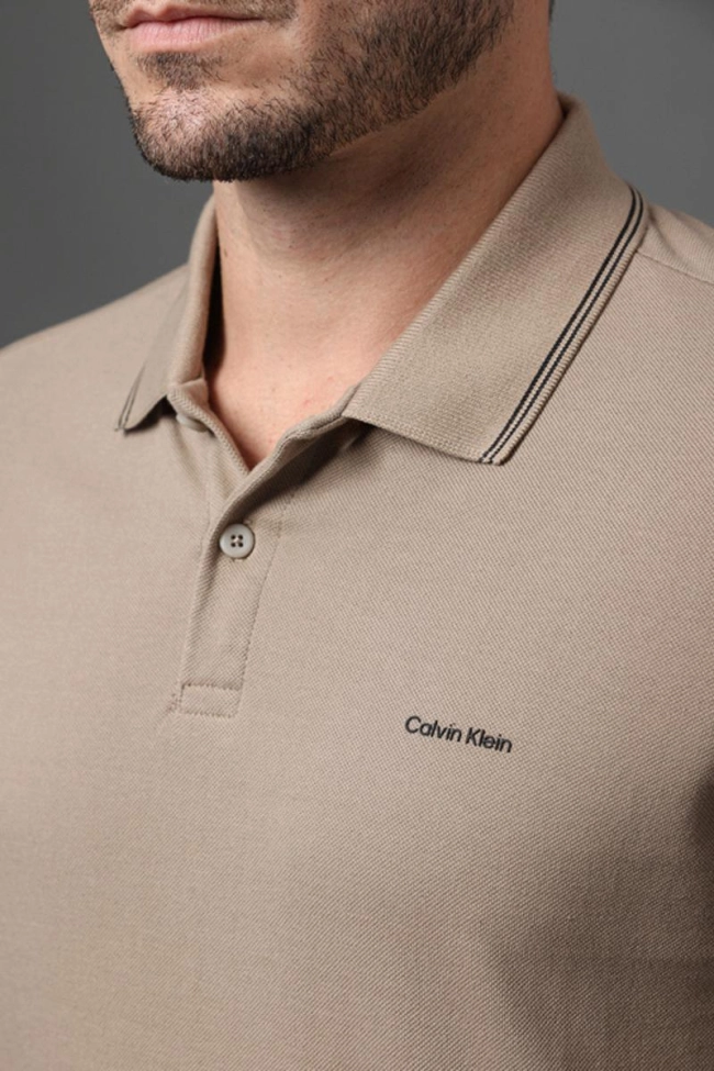Produto Polo Calvin Klein Manga Curta Regular Masculino Caqui Médio 