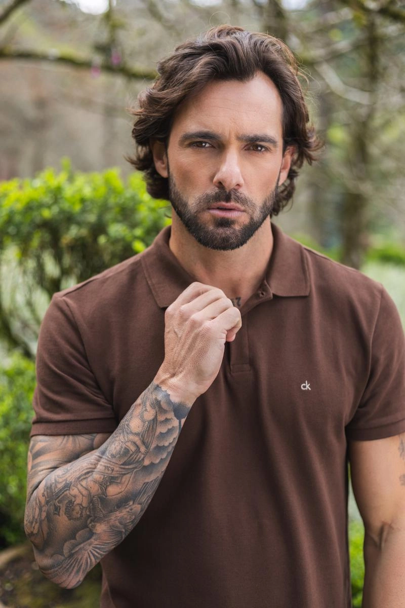 Polo Calvin Klein Manga Curta Slim Fit Masculina Marrom Produto Polo Calvin Klein Manga Curta Slim Fit Masculina Marrom