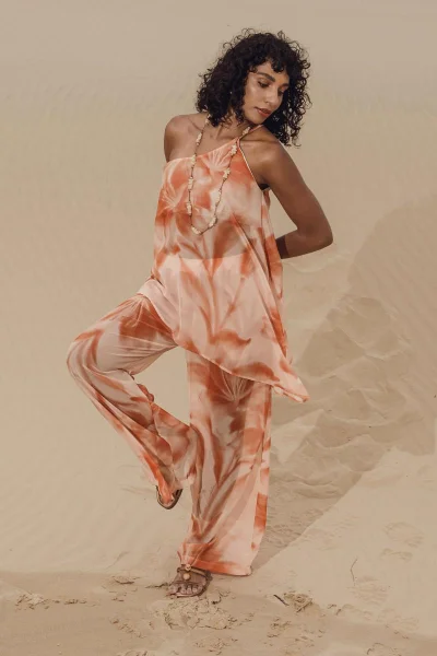 Blusa Feminina Gata Bakana Assimétrica Estampada Laranja Produto Blusa Feminina Gata Bakana Assimétrica Estampada Laranja
