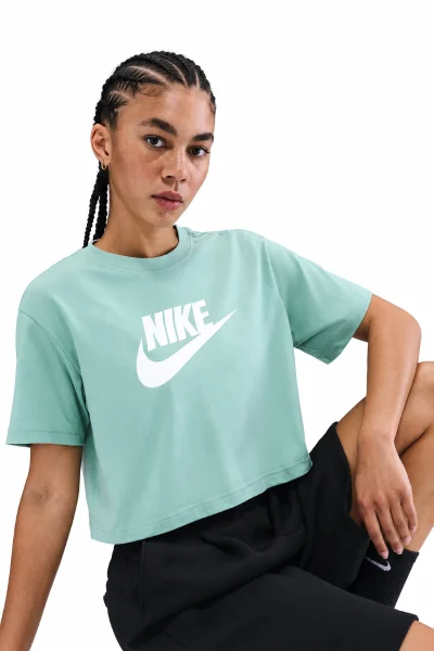 Camiseta Cropped Nike Essentials Feminino Verde Claro Produto Camiseta Cropped Nike Essentials Feminino Verde Claro