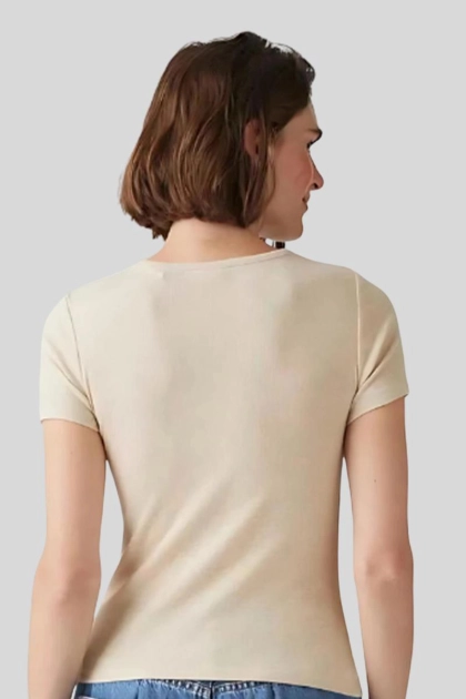 Blusa Levis Manga Curta Básica Minimal Feminina Bege Produto Blusa Levis Manga Curta Básica Minimal Feminina Bege