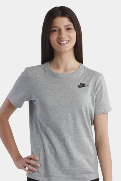 Produto - Blusa Nike Manga Curta Alongada Tee Club Feminina Cinza