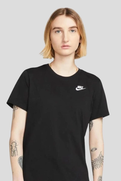 Produto - Blusa Nike Manga Curta Alongada Tee Club Feminina Preta
