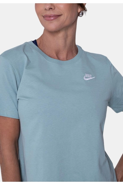 Blusa Nike Manga Curta Club Essentials Feminina Verde Claro Produto Blusa Nike Manga Curta Club Essentials Feminina Verde Claro
