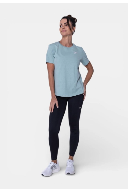 Blusa Nike Manga Curta Club Essentials Feminina Verde Claro Produto Blusa Nike Manga Curta Club Essentials Feminina Verde Claro