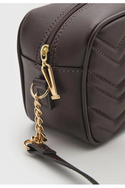 Bolsa Feminina Vizzano Chevron Marrom com Alça Transversal Produto Bolsa Feminina Vizzano Chevron Marrom com Alça Transversal