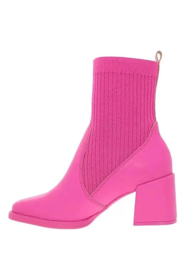 Bota Feminina Cano Curto Salto Grosso Recorte Moleca Produto Bota Feminina Cano Curto Salto Grosso Recorte Moleca