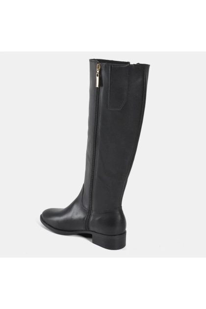 Bota Feminina Montaria em Couro Preto Via Marte Produto Bota Feminina Montaria em Couro Preto Via Marte