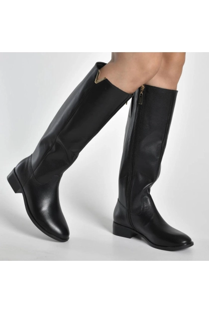 Bota Feminina Montaria em Couro Preto Via Marte Produto Bota Feminina Montaria em Couro Preto Via Marte
