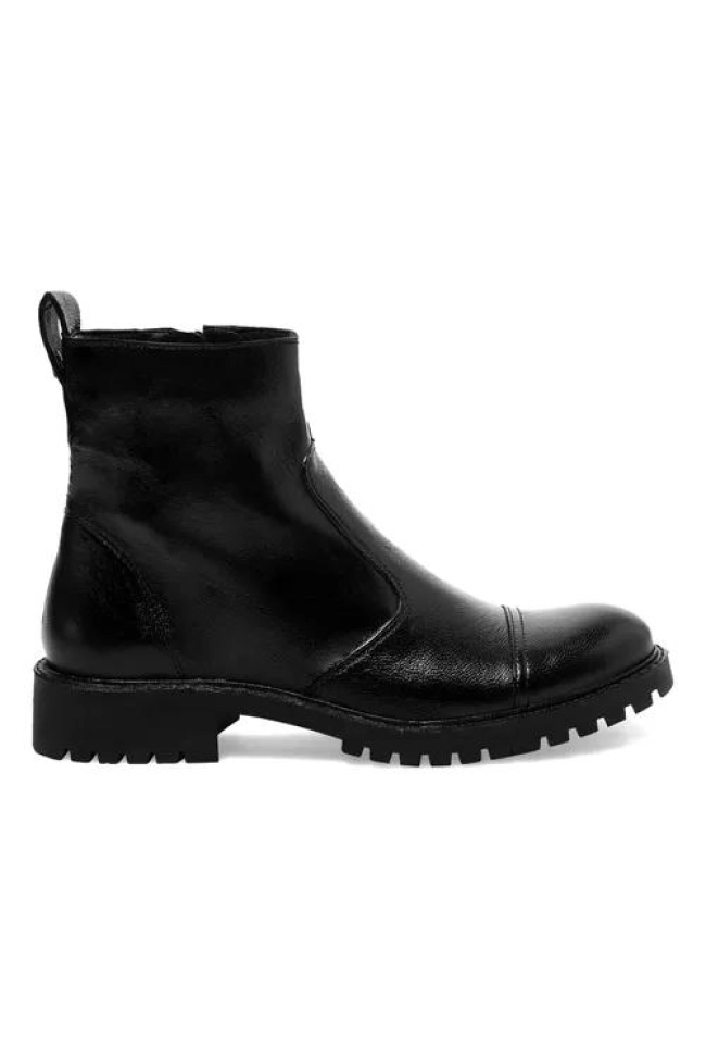 Bota Feminina Tratorada Preta Couro Cano Médio Santa Lolla Produto Bota Feminina Tratorada Preta Couro Cano Médio Santa Lolla