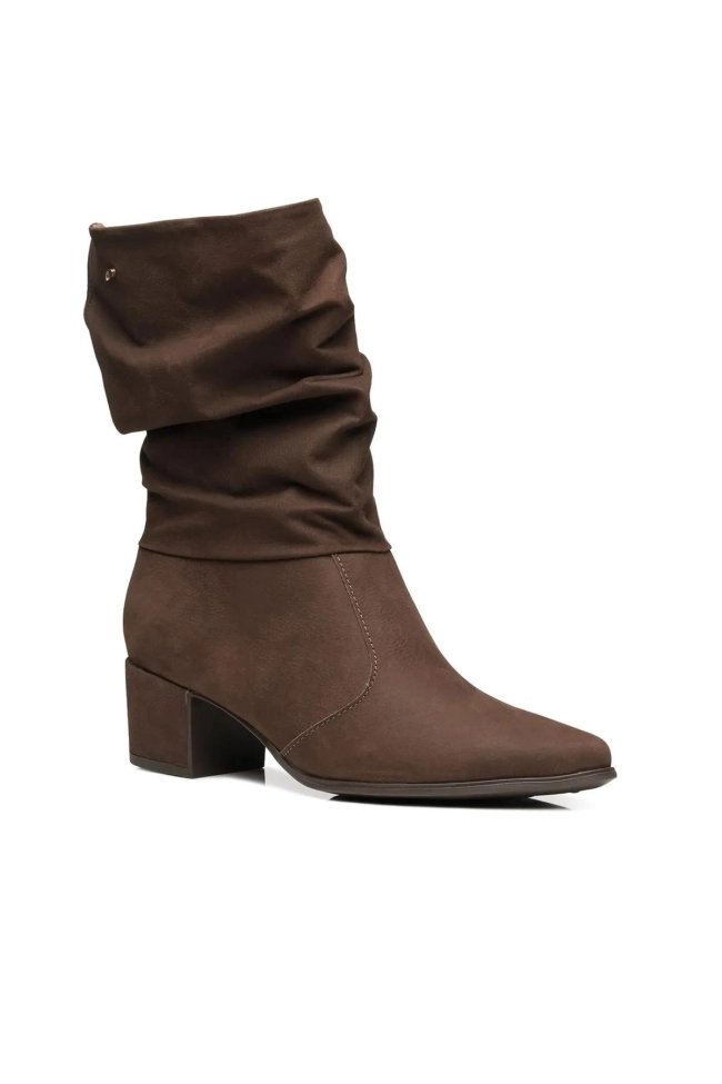 Produto Bota Pegada Feminina em Couro Castanho Cano Médio Slouch