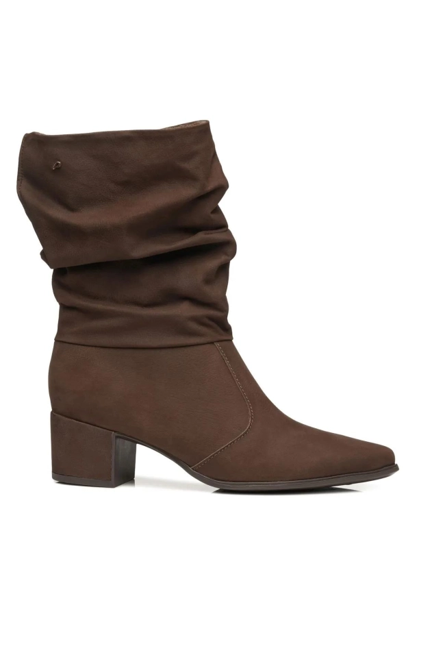 Produto Bota Pegada Feminina em Couro Castanho Cano Médio Slouch