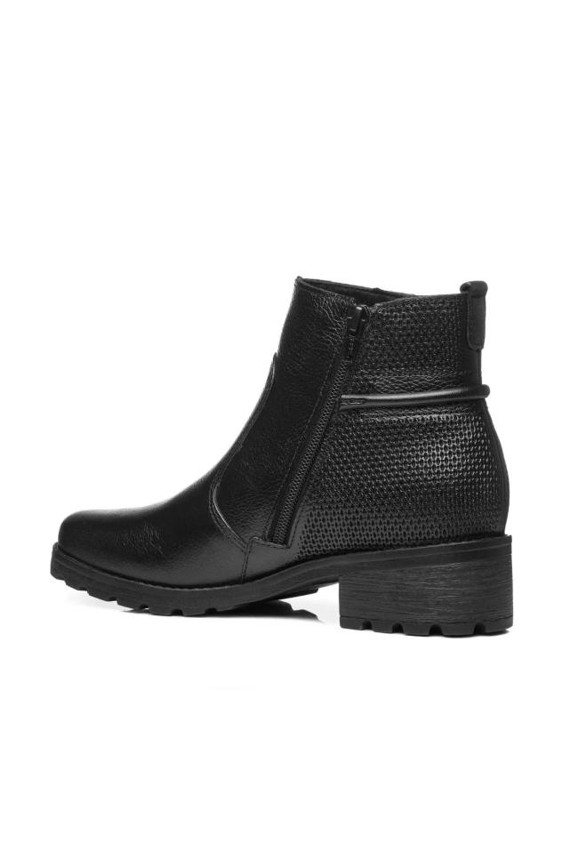 Produto Bota Pegada Feminina em Couro Preta Cano Curto