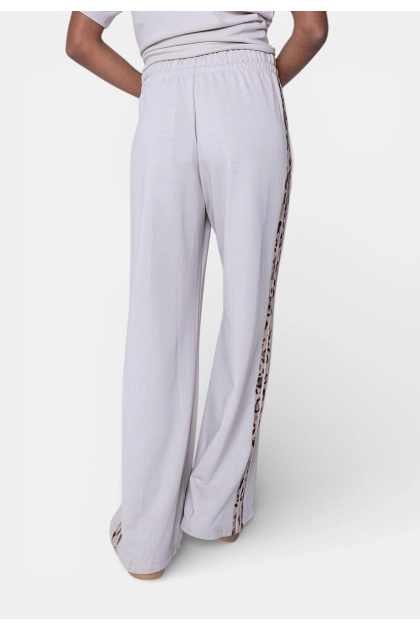 Calça Adidas Pantalona Animal Print Feminina Bege Produto Calça Adidas Pantalona Animal Print Feminina Bege