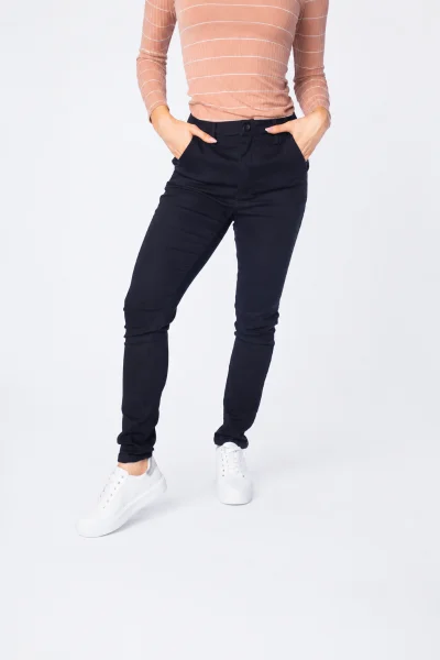 Calça Feminina de Sarja Max Denim Skinny Premium Preto Produto Calça Feminina de Sarja Max Denim Skinny Premium Preto