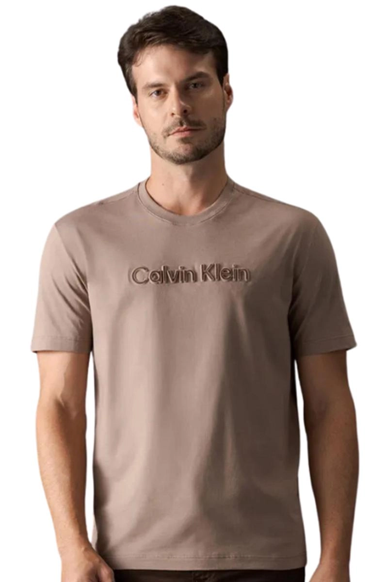 Camiseta Calvin Klein Embossed Masculina Caqui