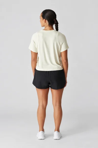 Camiseta Feminina New Balance Off White Infinity Propel Produto Camiseta Feminina New Balance Off White Infinity Propel