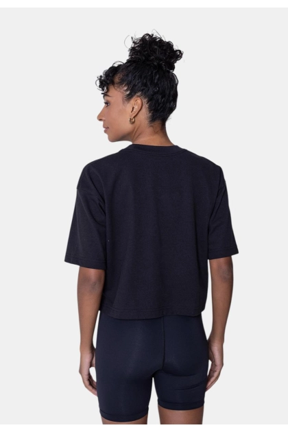 Camiseta New Balance Cropped Small Logo Feminina Preta Produto Camiseta New Balance Cropped Small Logo Feminina Preta