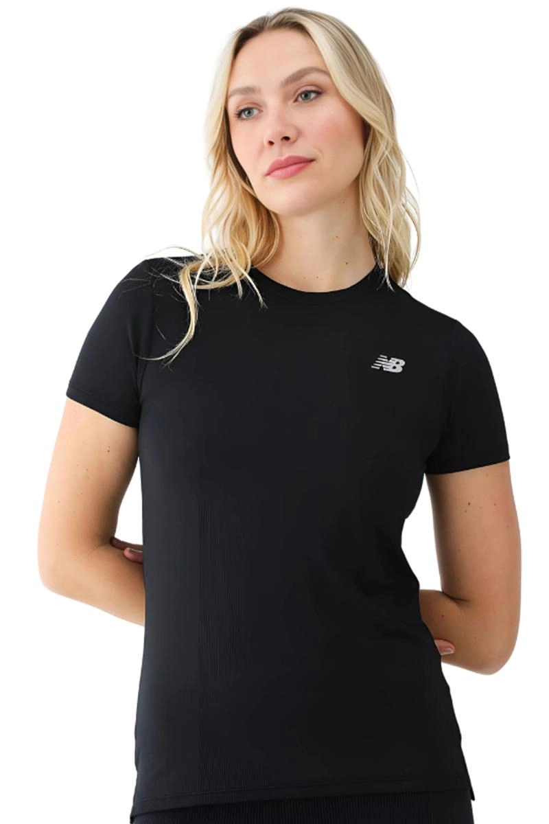 Camiseta New Balance Sports Essentials Feminina Preta