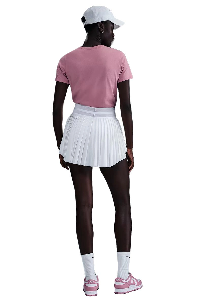 Camiseta Nike Manga Curta Tee Club Feminina Rosa