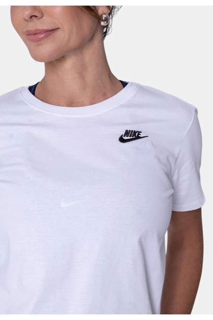 Camiseta Nike Manga Curta Sportswear Tee Club Feminina Branca Produto Camiseta Nike Manga Curta Sportswear Tee Club Feminina Branca