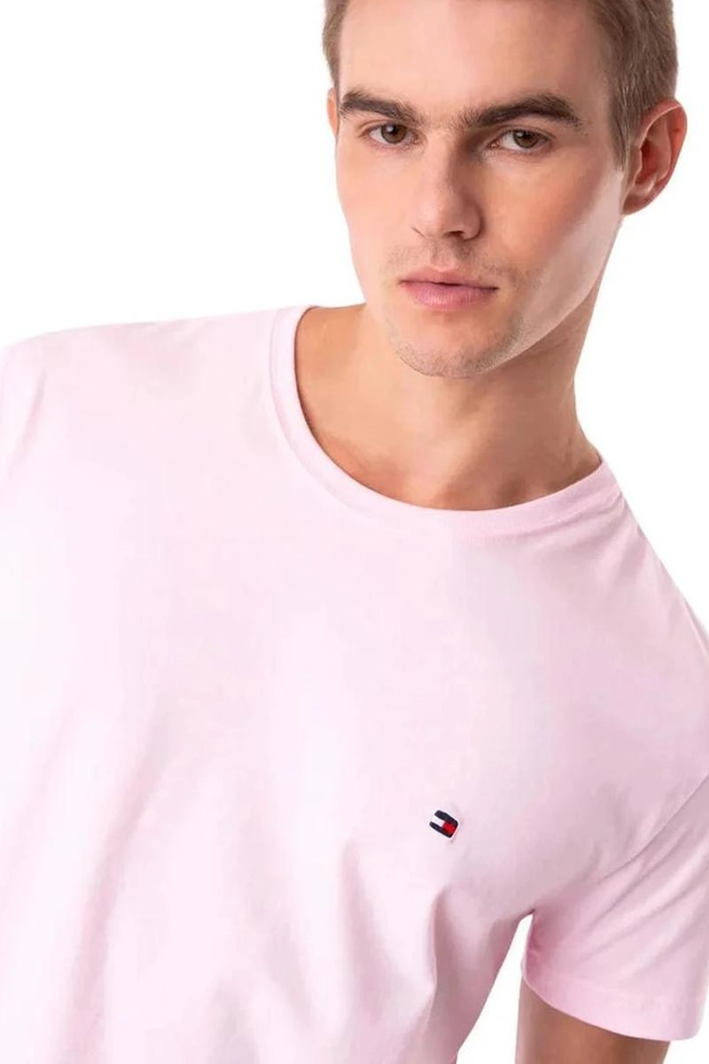 Camiseta Tommy Hilfiger Basic Masculina Rosa Claro Produto Camiseta Tommy Hilfiger Basic Masculina Rosa Claro