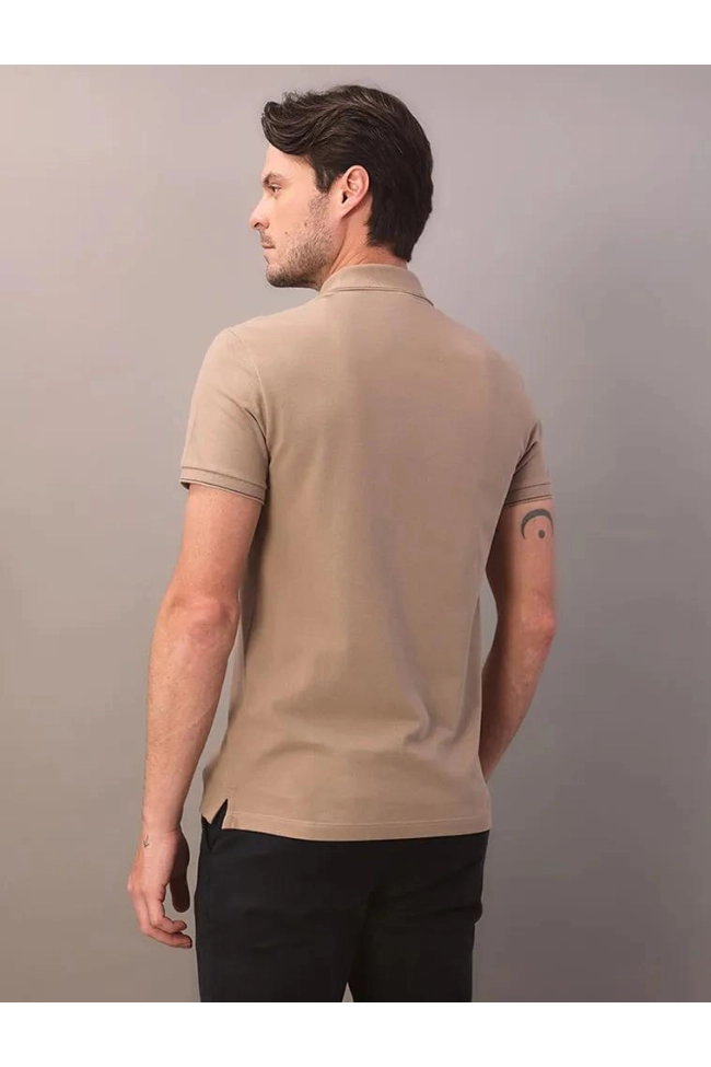 Polo Calvin Klein Manga Curta Regular Masculino Caqui Médio Produto Polo Calvin Klein Manga Curta Regular Masculino Caqui Médio