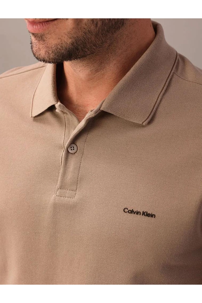 Polo Calvin Klein Manga Curta Regular Masculino Caqui Médio Produto Polo Calvin Klein Manga Curta Regular Masculino Caqui Médio