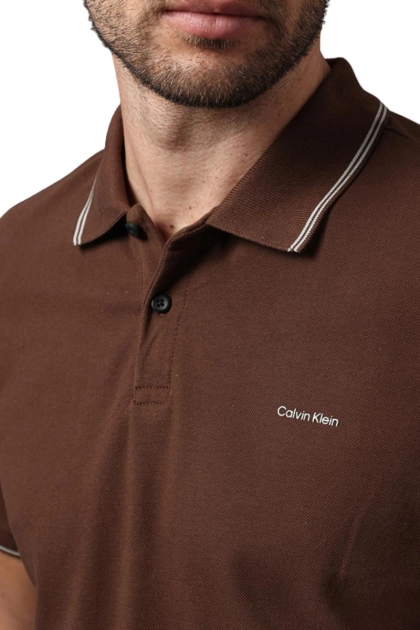 Polo Calvin Klein Manga Curta Regular Masculino Marrom Produto Polo Calvin Klein Manga Curta Regular Masculino Marrom