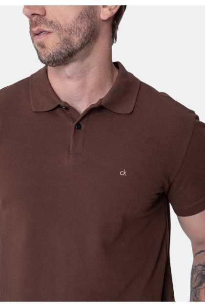 Polo Calvin Klein Manga Curta Slim Fit Masculina Marrom Produto Polo Calvin Klein Manga Curta Slim Fit Masculina Marrom