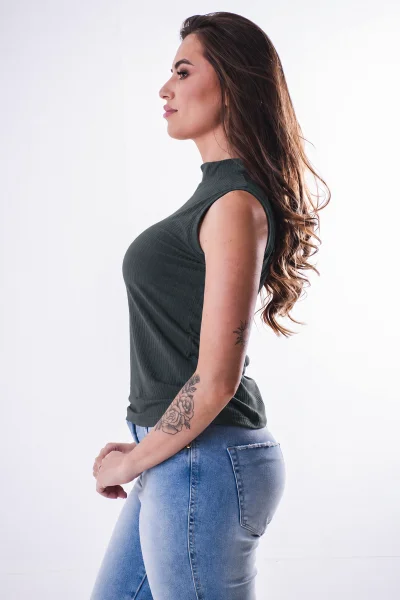 Regata Feminina Canelada Gola Alta Verde Militar Produto Regata Feminina Canelada Gola Alta Verde Militar