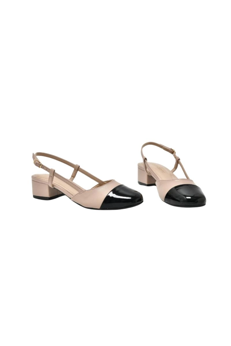 Sapato Via Marte Chanel Salto Baixo Ponta Verniz Feminino Preto e Creme Produto Sapato Via Marte Chanel Salto Baixo Ponta Verniz Feminino Preto e Creme