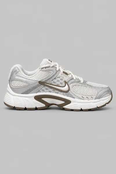 Produto Tênis Nike V5 Runner Feminino Branco e Marrom
