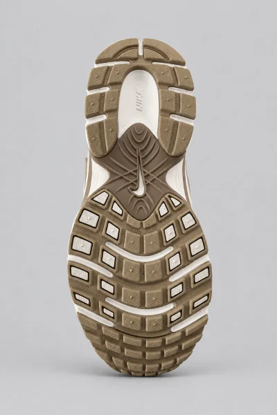 Produto Tênis Nike V5 Runner Feminino Branco e Marrom