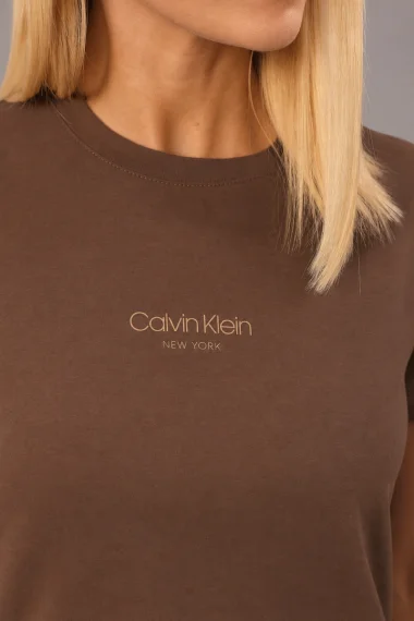 Blusa Calvin Klein Manga Curta Feminino Marrom Blusa Calvin Klein Manga Curta Feminino Marrom