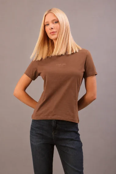 Blusa Calvin Klein Manga Curta Feminino Marrom Blusa Calvin Klein Manga Curta Feminino Marrom