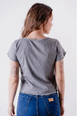 Blusa Dezali Cropped Canelado Manga Curta Feminina Blusa Dezali Cropped Canelado Manga Curta Feminina