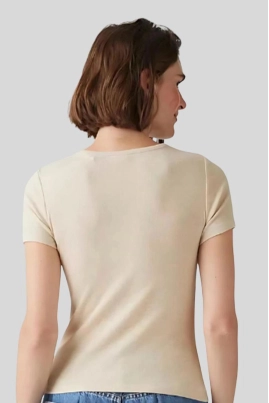 Blusa Levis Manga Curta Básica Minimal Feminina Bege Blusa Levis Manga Curta Básica Minimal Feminina Bege