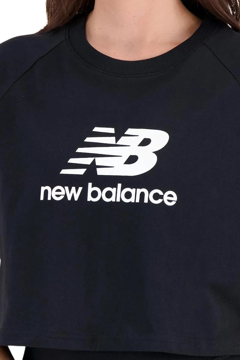 Blusa New Balance Cropped Essentials Feminina Preta