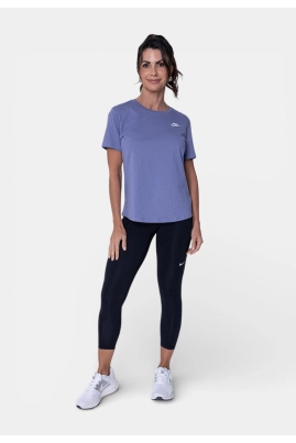 Blusa Nike Manga Curta Club Essentials Feminina Azul Blusa Nike Manga Curta Club Essentials Feminina Azul