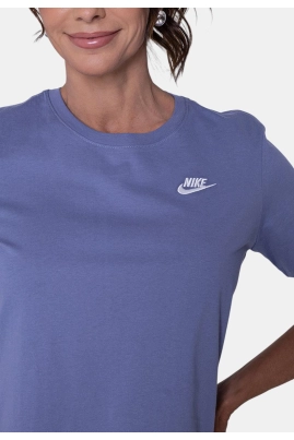 Blusa Nike Manga Curta Club Essentials Feminina Azul Blusa Nike Manga Curta Club Essentials Feminina Azul