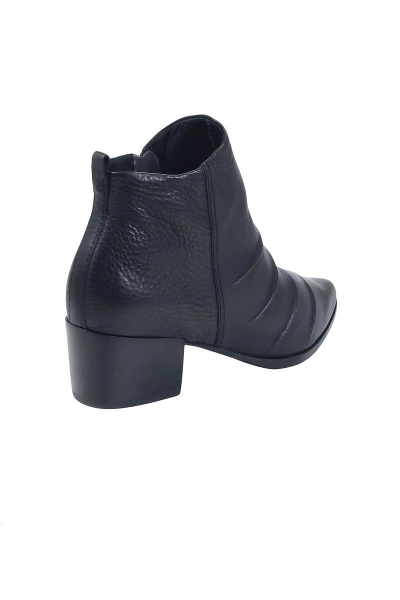 Bota Bottero Cano Curto De Couro Ziper Feminina Preta